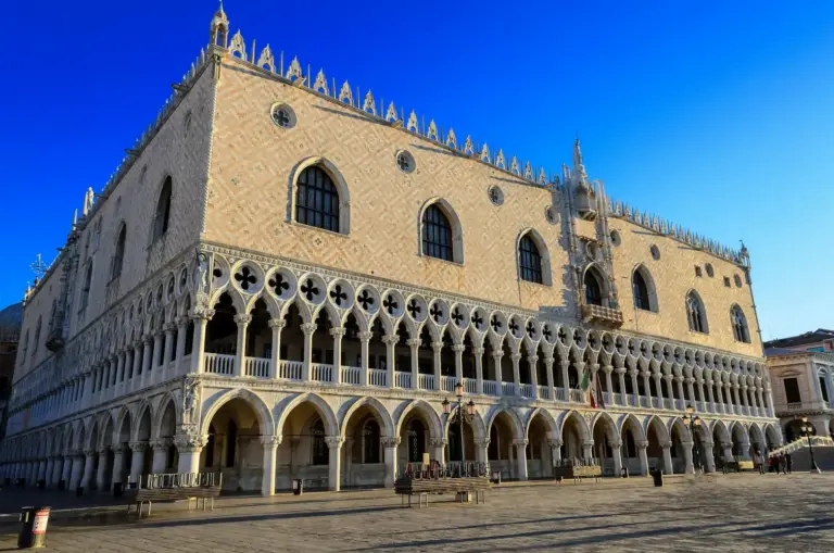 Palácio Ducal visto de frente que poderá ser visto na viagem para Veneza